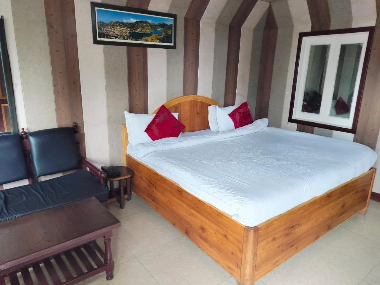 Hotel Surya Lake View Nainital Exterior foto